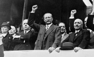Lire la suite à propos de l’article Le Front populaire est-il parvenu à briser, comme l’analysait fièrement Karl Marx, la lutte des classes qui régit l’histoire de toute société depuis la Rome antique ?